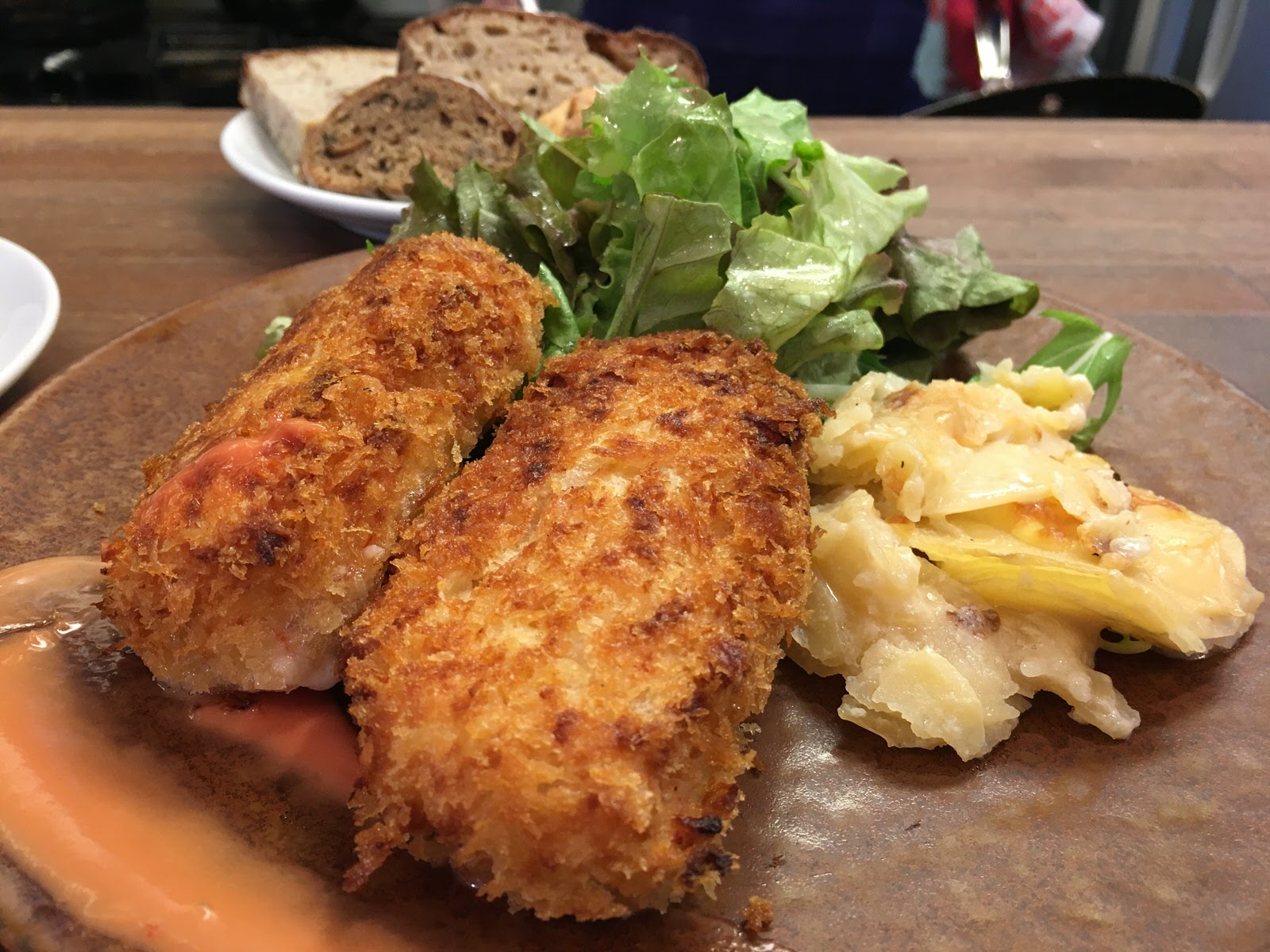 ブラン Blanc 虎ノ門ヒルズ近くのビストロは パン食べ放題ランチが美味しい 熱い と一推しのカニクリームコロッケと共に まいぱん