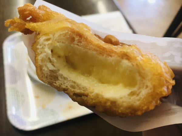 「おいしいパン屋さん」の天ぷらパン（クリーム）の中身