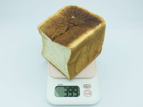 ブーランジェリーブルディガラの大阪店限定の角食パン「メイユール」の重量は399グラム