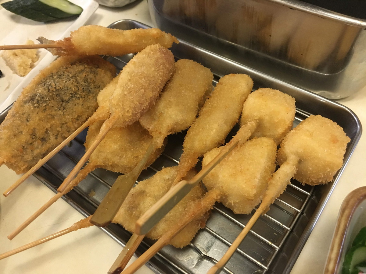 松葉総本店 梅田で串かつならココ 新梅田食道街で小学生の子供と体験 メニュー 料金目安 入りやすさは ゴルファン Golfun