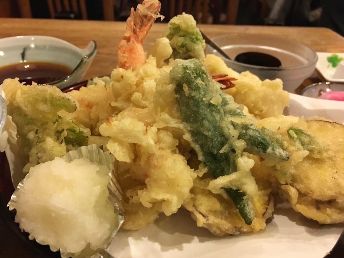 た川│東久留米のうなぎ・天ぷらが売りのごはん処は、9種17個の驚異の天ぷら定食。量がハンパなくて驚愕・・・！