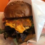 ココチバーガーズ | 西新宿にオープンした上州牛100%のハンバーガー屋さんは、色とりどりと女性目線がたくさんなお店!